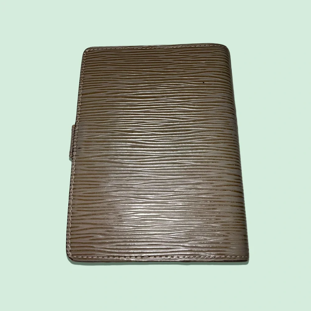 LOUIS VUITTON Small Gray Epi Leather Ring Agenda Cover